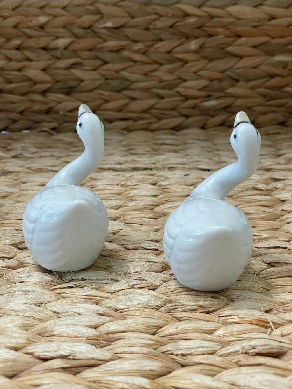 Vintage Norcrest White Ceramic Salt and‎ Pepper Swans Made in Korea 3”